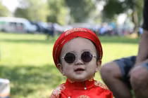 Bé yêu cực ngộ nghĩnh với áo dài khăn xếp