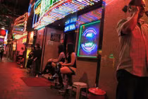 Bí ẩn trong khu phố đèn đỏ nổi tiếng ở Hong Kong 