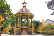 Cận cảnh tòa lâu đài dát vàng của “đại gia đồng nát” Nghệ An