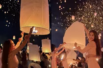 Danh tính gái Việt xinh đẹp trong lễ hội thả đèn trời Chiang Mai