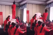 Khó hiểu chiêu trò thả rơi từ trên cao để thử lòng nhân viên