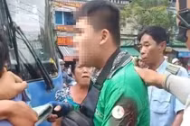 TP HCM: Tài xế xe buýt dùng dao đâm tài xế Grab