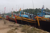 Hàng nghìn người dân TP HCM chạy bão 