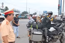 Dàn môtô “khủng” ngoại quốc bị CSGT chặn bắt