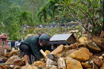 Nghĩa trang lớn nhất Đà Nẵng tan hoang sau đợt mưa lớn lịch sử