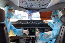 Dịch Covid-19: Nhân viên Vietnam Airlines phải dùng ống thở giờ ra sao?