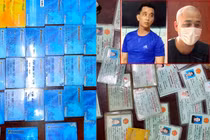 Phát hiện 68 thẻ ATM và 40 CMND trong nhà kẻ cho vay “tín dụng đen”