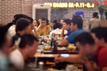 Nhà hàng ở TP.HCM chạy đua trong mùa tiệc tất niên