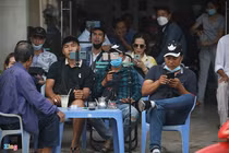 Hàng chục YouTuber đến livestream phiên xử Tịnh Thất Bồng Lai