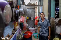 Rợn người cảnh dân sống trong chung cư sắp sập ở TPHCM