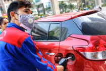Giá xăng tăng tiếp vào ngày mai?