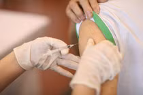 Tin sáng 16/4: TP HCM bắt đầu tiêm vaccine COVID-19 cho trẻ 5-11 tuổi