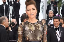 Sao nữ hay hở bạo lộ vùng nhạy cảm trên thảm đỏ Cannes 2021