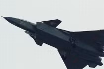 Soi mẫu tiêm kích J-20 mới nhất lần đầu tung cánh