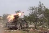 Xem pháo phản lực tự chế của quân nổi dậy Syria