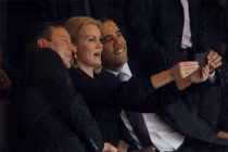 Ảnh "tự sướng" của Obama lọt Top ảnh chính trị 2013