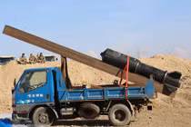 Khám kho vũ khí người Kurd trước giờ đánh IS