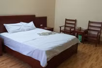 Cô dâu tá hỏa trước yêu cầu quái đản của chồng hơn 37 tuổi