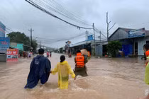 Phú Quốc ngập lịch sử, đường xá biến thành sông