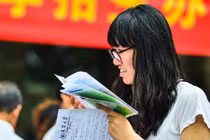 Sinh viên năm đầu Trung Quốc nô nức nhập học