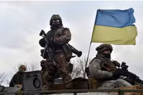 Dân quân tố NATO cung cấp vũ khí cho quân Ukraine
