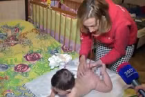 Tác hại kinh hoàng khi dùng khăn giấy ướt giả cho bé