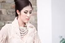 HH Ngọc Hân lạ mắt với trang phục cầu kỳ