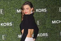Miranda Kerr quyến rũ với váy hở lưng táo bạo