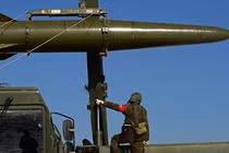 Triển khai tên lửa đạn đạo Iskander ở Kaliningrad, Nga kề "lưỡi kiếm" vào "yết hầu" phương Tây?