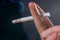 Bộ Y tế đề xuất cấm kinh doanh và tiêu thụ thuốc lá điện tử