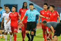 VFF sẽ phạt nguội trọng tài cùng một số thành viên đội Hải Phòng?
