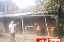 Tự thú không ai tin, lăn ra ngủ bên... xác chết