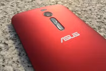 Asus Zenfone 2 thật xuất hiện rõ nét ngoài ánh sáng
