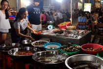 Tôm hùm, cá mặt quỷ ở chợ đêm đảo Lý Sơn