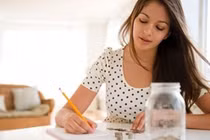 Tiêu cái Tết bằng sáu tháng lương, có đáng không?