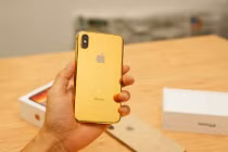 Cận cảnh iPhone XS mạ vàng hơn 50 triệu đồng tại Việt Nam