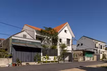 Chiêm ngưỡng ngôi nhà ngói đỏ đẹp ngỡ ngàng trên báo ngoại
