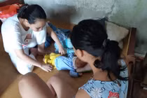 Nữ sinh 15 tuổi bị bố ép quan hệ có con: Nữ sinh bị mù lòa