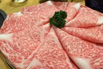 Vì sao thịt bò Kobe 18 triệu đồng/kg mà vẫn ùn ùn người mua?