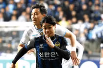 Công Phượng mất chỗ Incheon United: Thầy chê, đồng đội quay lưng...