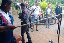 Đau lòng bà nội hốt hoảng phát hiện cháu gái chết trên giường