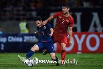 Thái Lan xếp nhất bảng G VL World Cup, thầy Park lại đau đầu tính kế