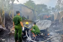 Nghịch tử phóng hỏa đốt nhà cha mẹ ruột