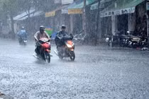Cả nước mưa dông, nguy cơ lũ quét và sạt lở đất nhiều nơi