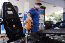 Giá xăng quay đầu giảm sau 7 lần tăng liên tiếp từ 15h chiều nay