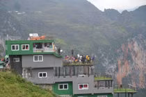 Panorama Mã Pì Lèng cắm “gai bê tông” giữa kỳ quan bị đình chỉ kinh doanh