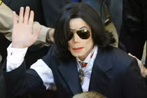 Ông hoàng nhạc pop Michael Jackson vẫn kiếm tiền tỷ dù qua đời đã nhiều năm