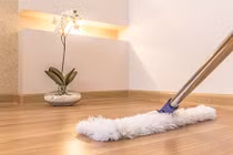 Bật mí cách giữ sàn gỗ luôn sạch và sáng bóng