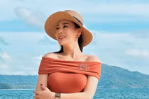Thời trang biển của Phương Oanh thay đổi thế nào khi làm vợ Shark Bình? 