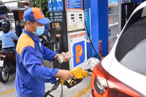 Giá xăng, dầu đồng loạt tăng mạnh trước Tết Nguyên đán
